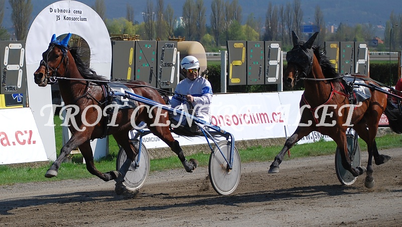 3.dostih - cďż˝l - 11.04.09.jpg